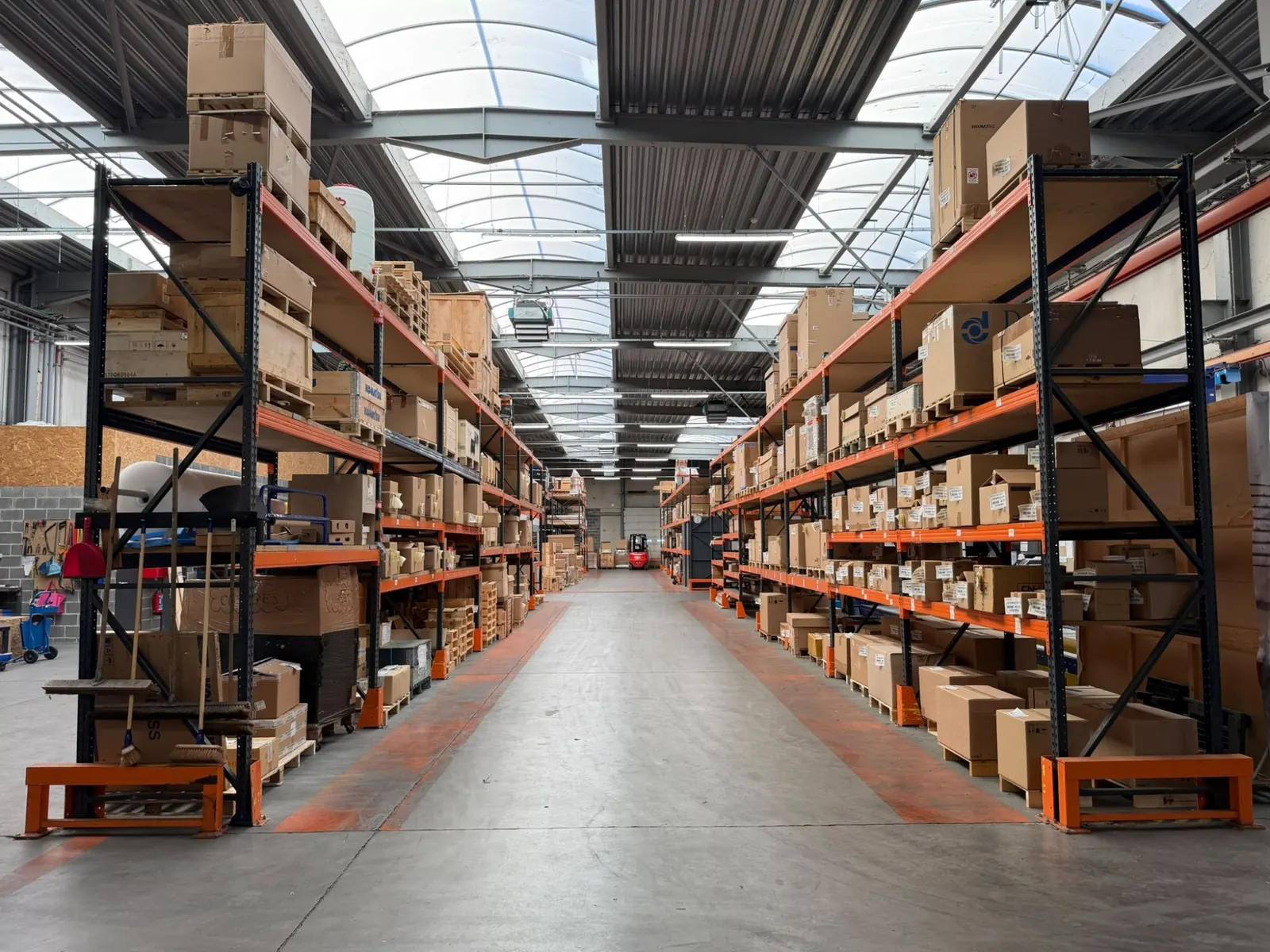 TMS bonded warehouse in Alleur, parts ready for shipment