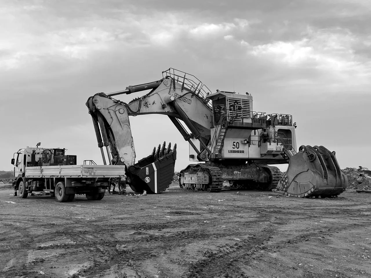 Liebherr R9350 backhoe excavator on a mine in D.R. Congo, next to its new complete MTG bucket