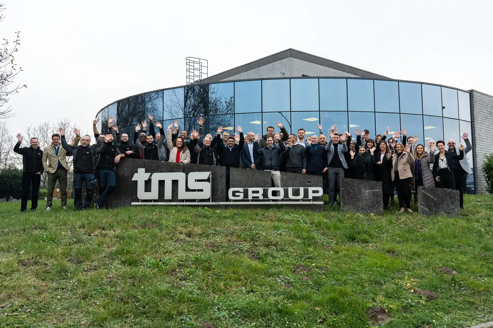 The TMS team in front of the headquarters in Alleur